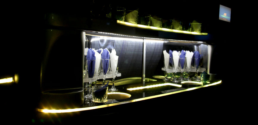 Lincoln Town Car Stretch Limo - White